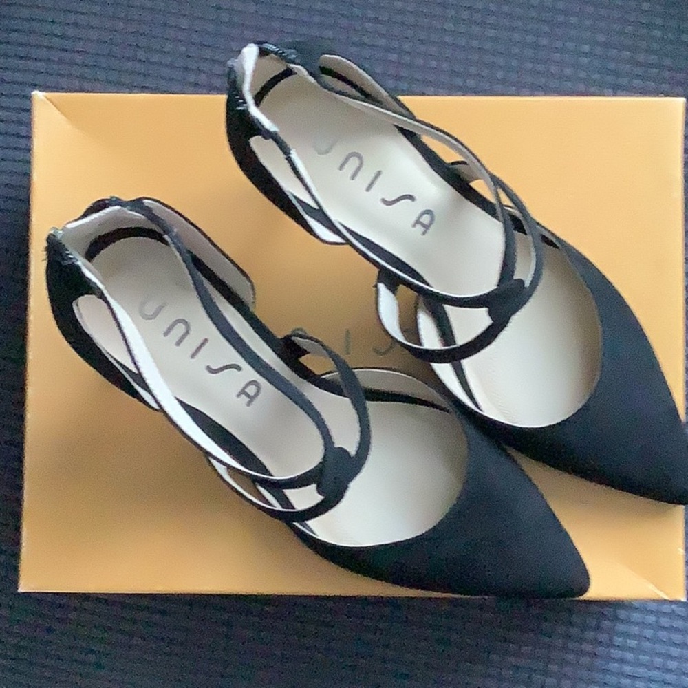 Unisa Women’s Black Fabric Pump